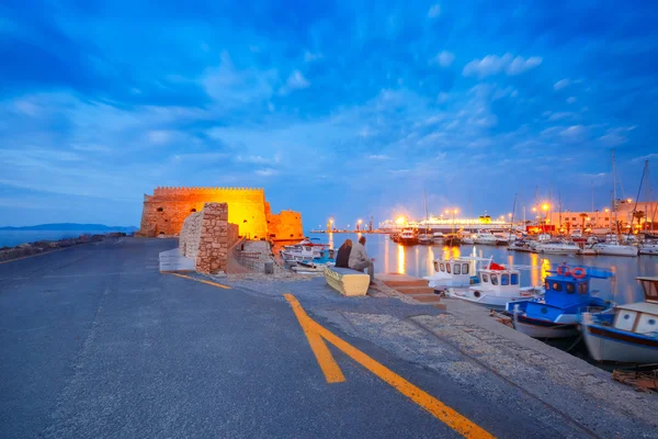 Νύχτα παλιό λιμάνι του Ηρακλείου, Κρήτη, Ελλάδα — Φωτογραφία Αρχείου