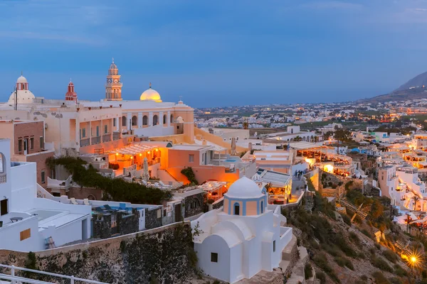 Fira, principal cidade de Santorini à noite, Grécia — Fotografia de Stock