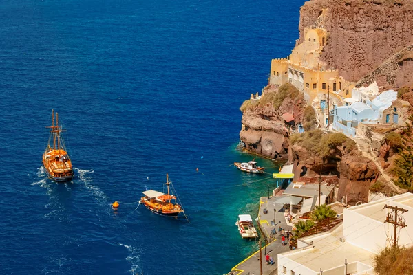 Old Port of Fira, main town Santorini, Greece — Stock Photo, Image