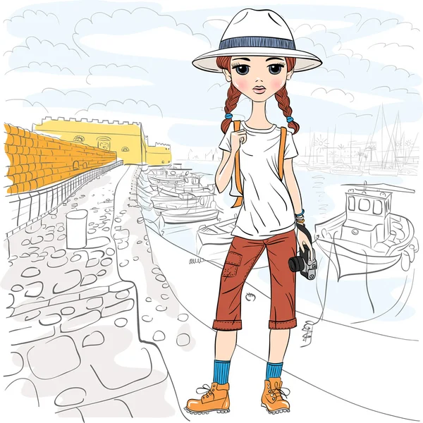 Vector menina viajante com câmera de foto no porto — Vetor de Stock