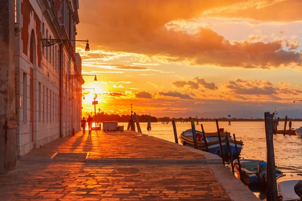 Sonnenuntergang auf dem Canal Cannaregio in Venedig, Italien — Stockfoto