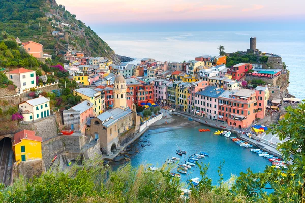 Vernazza al atardecer, Cinque Terre, Liguria, Italia — Foto de Stock