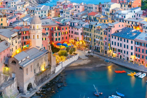 Vernazza al atardecer, Cinque Terre, Liguria, Italia —  Fotos de Stock
