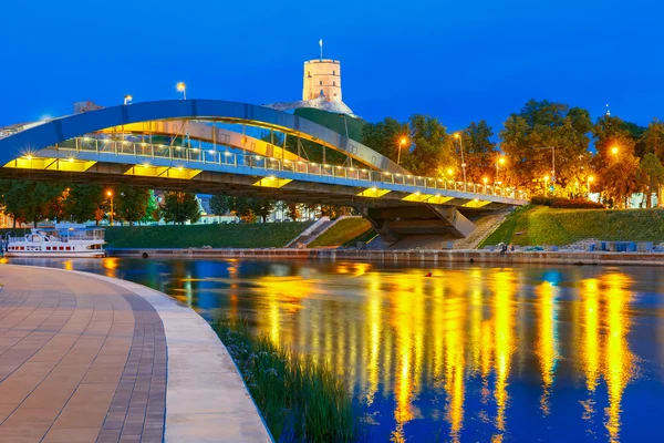 Gediminas toren en Mindaugas Bridge, Vilnius — Stockfoto