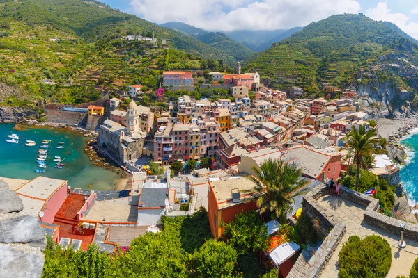 Vernazza，五渔村，利古里亚、 意大利的全景 — 图库照片