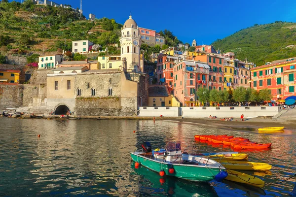 Panorama de Vernazza, Cinque Terre, Liguria, Italia — Foto de Stock