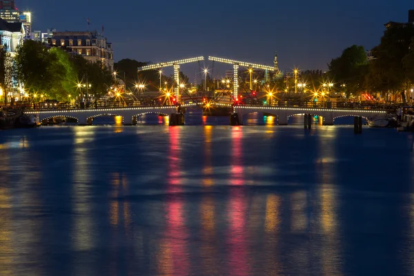 Magere Brug, Skinny bridge, Amsterdam, Nederländerna — Stockfoto