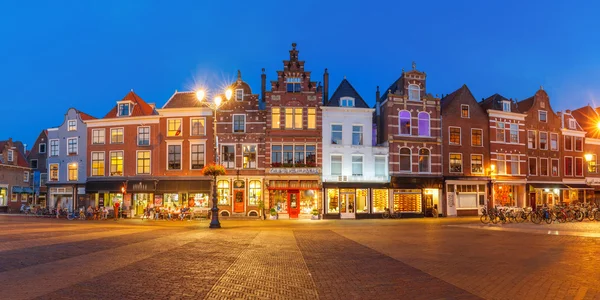 Markt square di notte a Delft, Paesi Bassi — Foto Stock