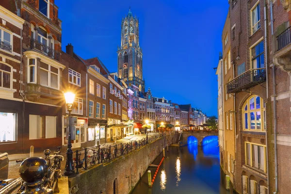 Night Dom Tower and bridge, Utrecht, Países Baixos — Fotografia de Stock