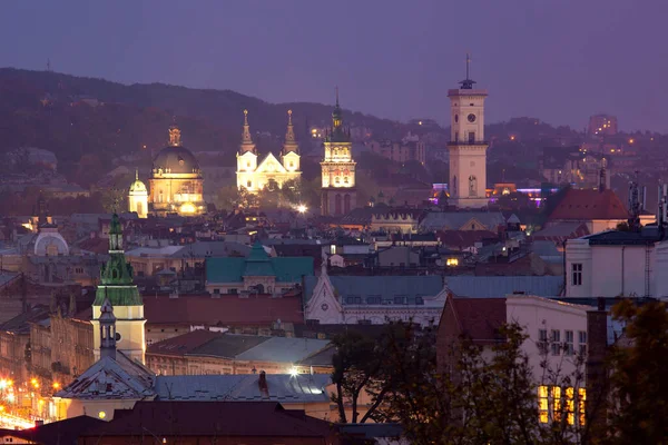 Panorama nocy Lwów, Ukraina — Zdjęcie stockowe