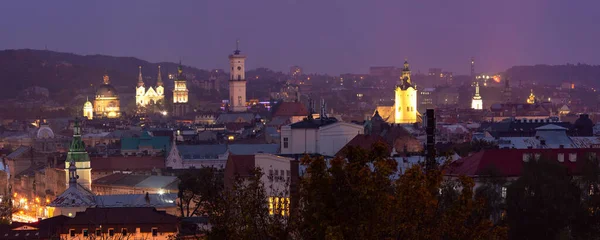 Панорама ночи Львов, Украина — стоковое фото
