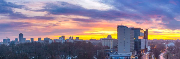 Вид з повітря на Познань на заході сонця (Польща). — стокове фото