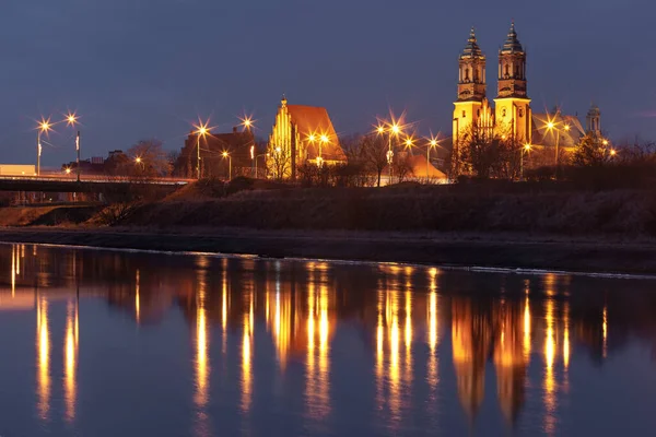 Kathedraal van Poznan bij zonsondergang, Polen — Stockfoto