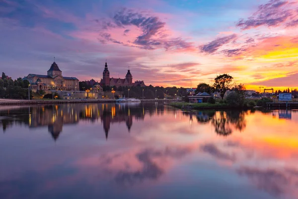 Vieille ville et rivière Oder au coucher du soleil à Szczecin, Pologne — Photo