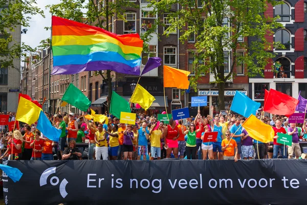 COC nederland båt på amsterdam canal paraden 2014 — Stockfoto