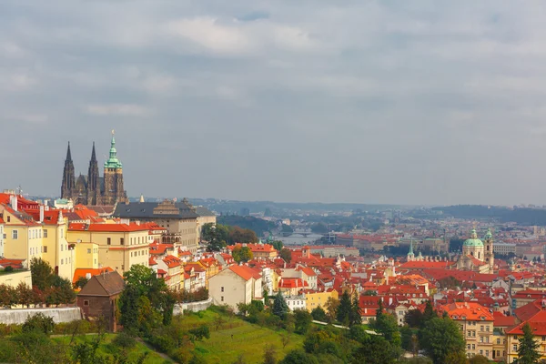 プラハ城と小さな市街、チェコ — ストック写真