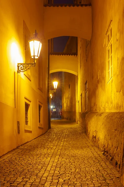 Night street in Mala Strana, Praga, República Checa — Foto de Stock