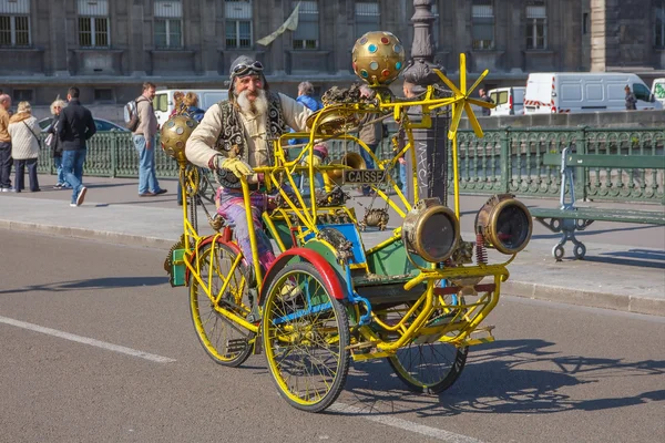 Unusual old man with a mustache on creative bike in Paris — Stock Photo, Image