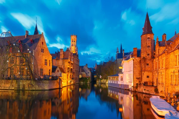 Cityscape met een toren Belfort van Rozenhoedkaai in Brugge op s — Stockfoto