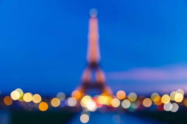 Bokeh photo de la Tour Eiffel chatoyante la nuit — Photo