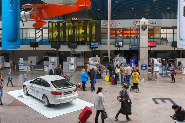 I passeggeri sono registrati su un volo per l'aeroporto di Vilnius — Foto Stock