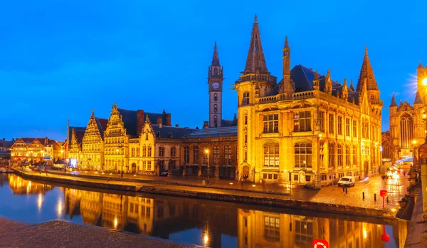 Quay Graslei en la ciudad de Gante por la noche, Bélgica —  Fotos de Stock