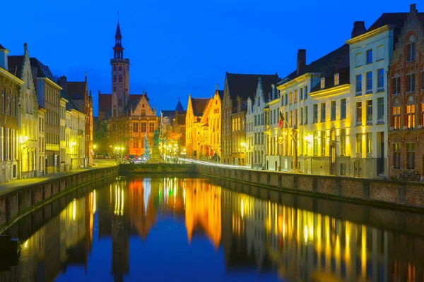 Jan Van Eyck Square and Canal Spiegel in Bruges, Belgium — Stock Photo, Image