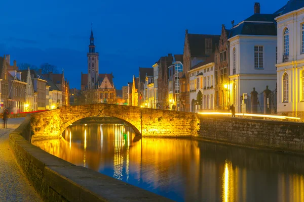 Night Canal Spiegel a Bruges, Belgio — Foto Stock