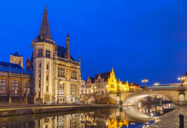 Quai Graslei dans la ville de Gand la nuit, Belgique — Photo