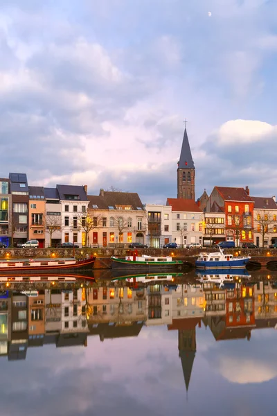 Setin Leie gün batımında, Belçika Ghent şehirdeki Nehri'nin — Stok fotoğraf