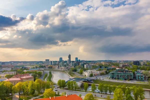 Міський пейзаж Вільнюс, Литва. Вид з вежі Гедиміна. — стокове фото