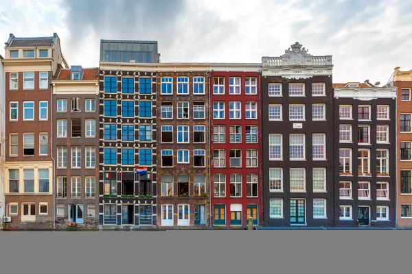 Amsterdam canali e case tipiche, Olanda, Paesi Bassi . — Foto Stock