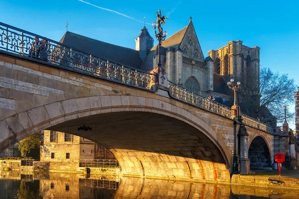 Puente de San Miguel al amanecer en Gante, Bélgica —  Fotos de Stock