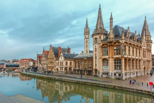 Quay Graslei en la ciudad de Gante por la mañana, Bélgica —  Fotos de Stock