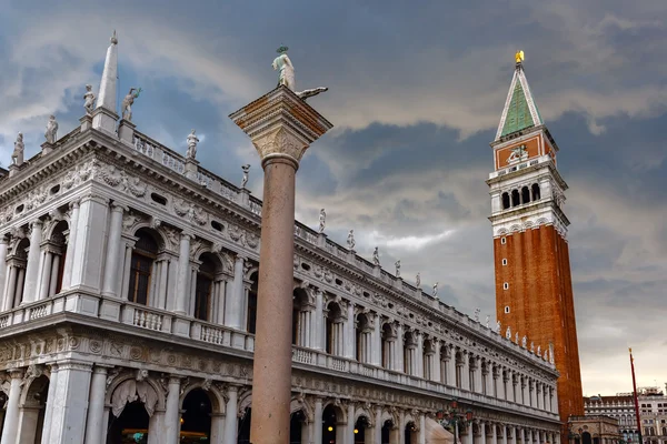 San Marcos Campanile después de la tormenta, Venecia — Foto de Stock