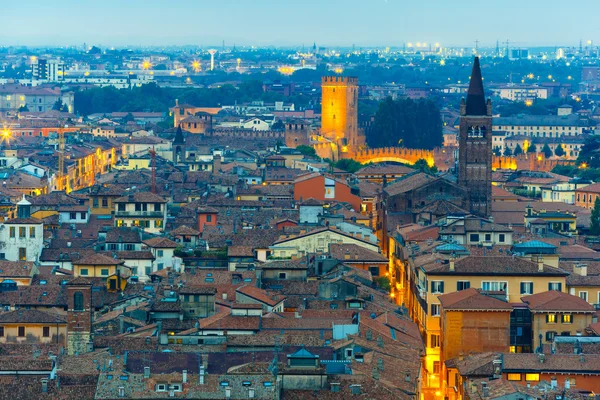 Verona skyline por la noche, Italia — Foto de Stock