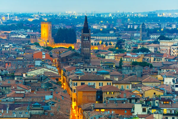 Verona skyline por la noche, Italia —  Fotos de Stock