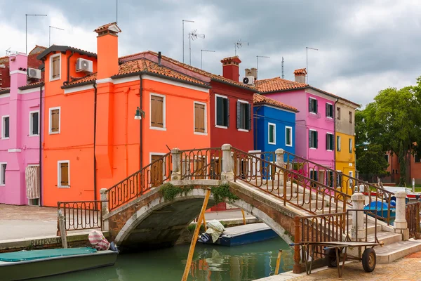 Färgglada hus på burano, Venedig, Italien — Stockfoto