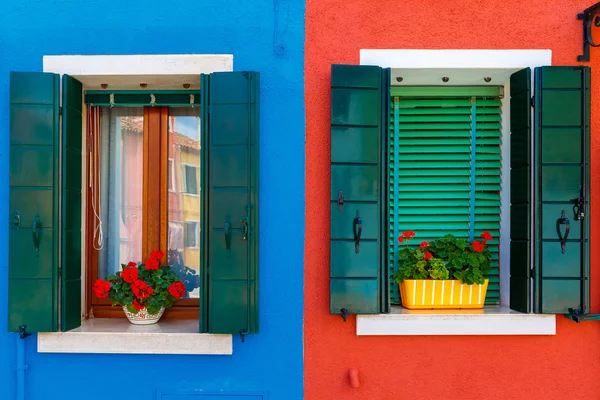 Barevné domy na burano, Benátky, Itálie — Stock fotografie