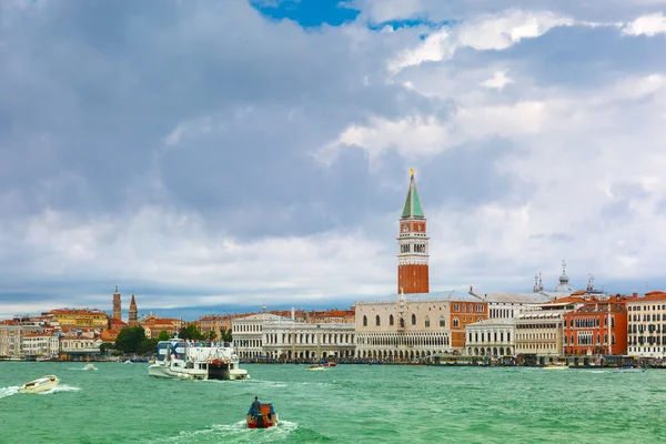 Venedik Lagünü, Italia için denizden görüntülemek — Stok fotoğraf