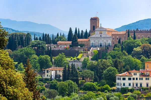 Basilikan San Miniato al Monte i Florens, Italien — Stockfoto