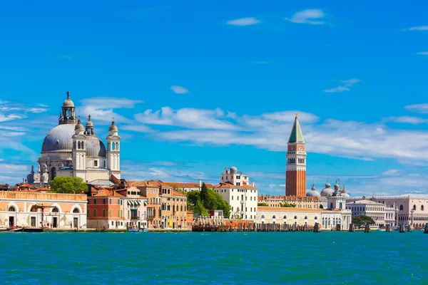 Vista desde el mar a Venecia en el día de verano, Italia —  Fotos de Stock