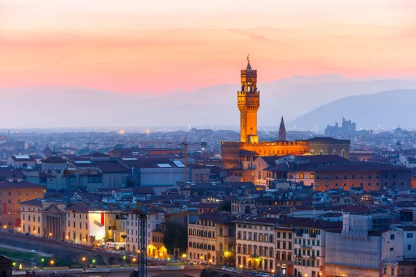 Палаццо Веккьо на закате во Флоренции, Италия — стоковое фото