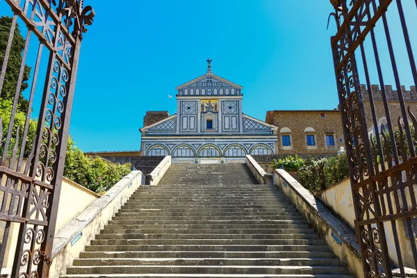 Basilica san miniato al monte in florenz, italien — Stockfoto