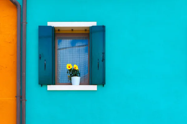 Kleurrijke huizen aan de burano, Venetië, Italië — Stockfoto