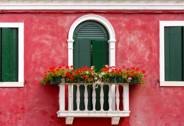 Farbenfrohe Häuser auf dem burano, venedig, italien — Stockfoto