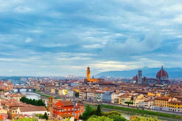 Famous view of Florence at night, Italy — Stock Photo, Image