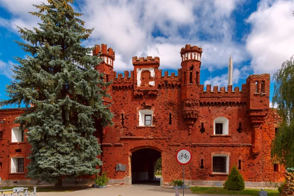 Kholm Gate of Brest Fortaleza de manhã, Bielorrússia — Fotografia de Stock
