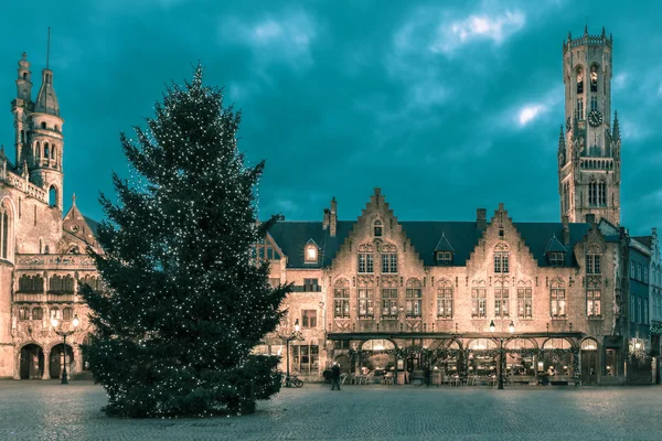 Міський пейзаж з Різдва Burg площі в Брюгге — стокове фото