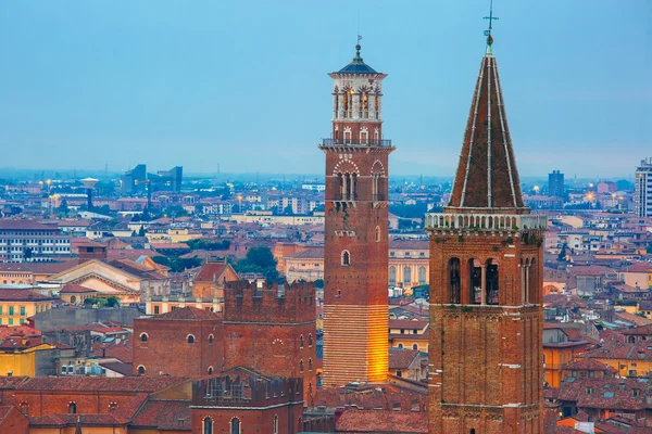 Verona skyline à noite, Itália — Fotografia de Stock